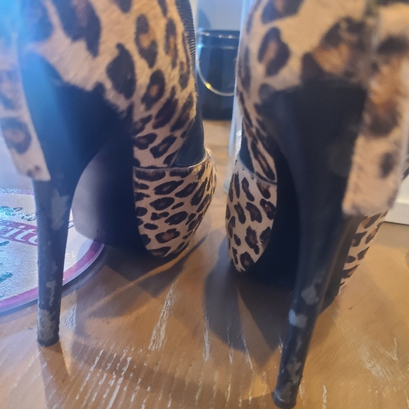 Guess booties. - Picture 12 of 17